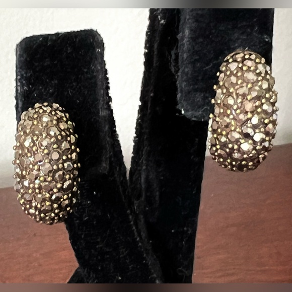 Heidi Daus “Hugs”🆕/Vintage Black Diamond Swarovski Crystal omega pierced earring - Picture 1 of 5